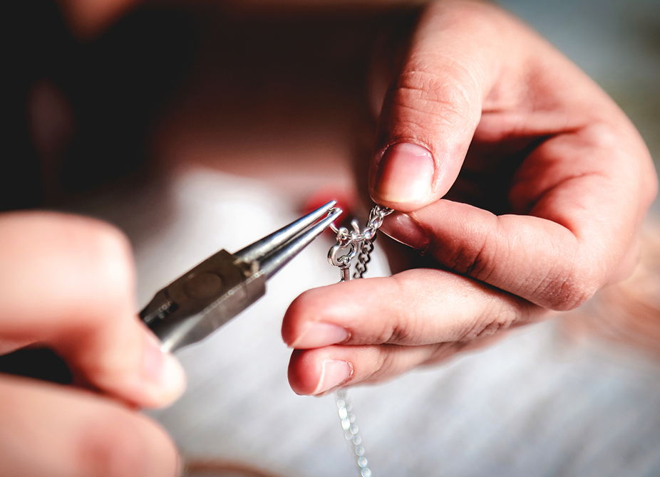 EXPERTS IN JEWELRY REPAIR  Diamond Showcase Longview, WA